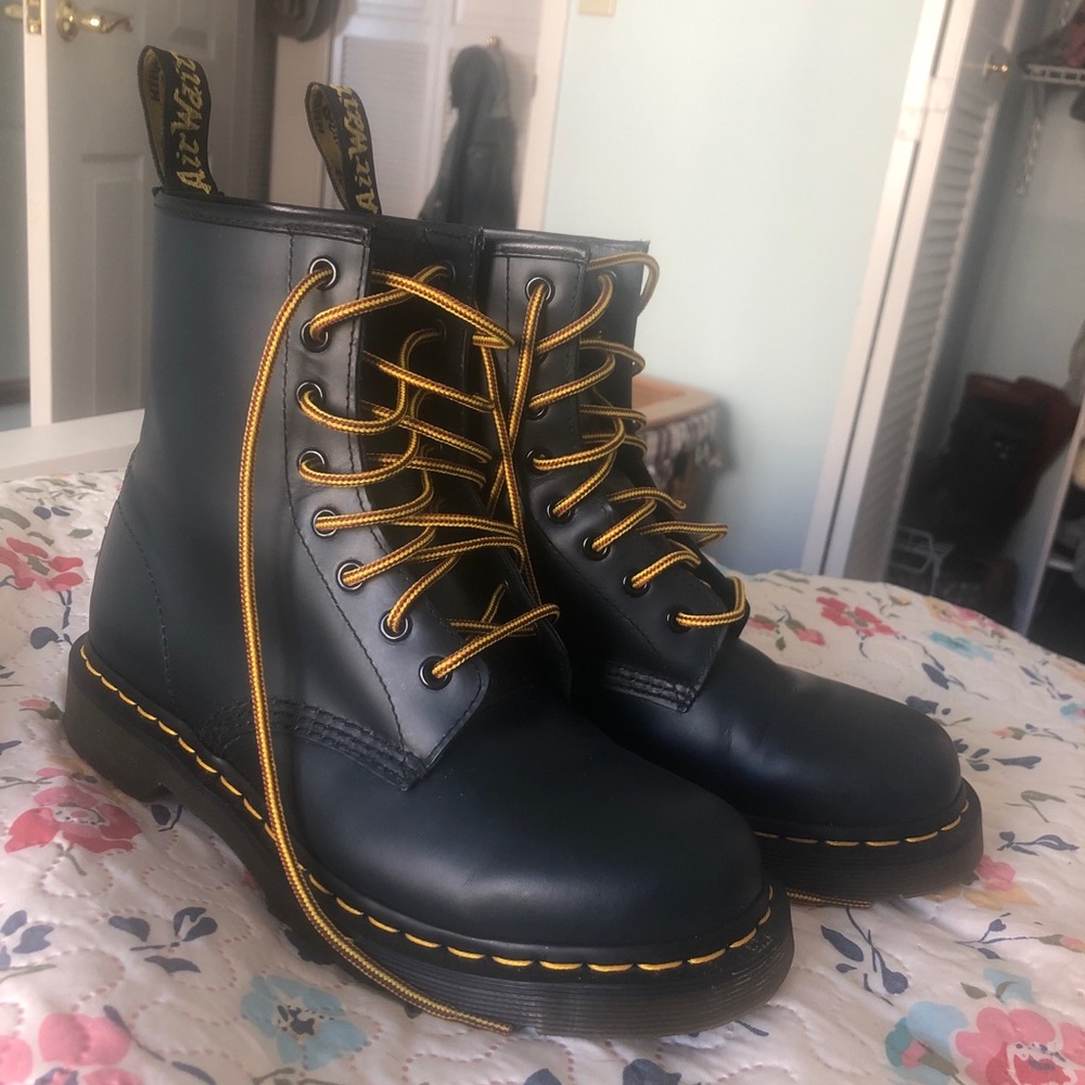 EUC Dr Marten’s navy women’s size 9 (41)